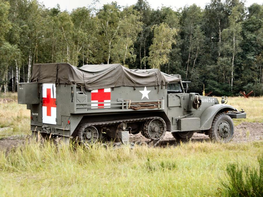  White M3 Half-Track Ambulance 1940 года  (фото 2 из 4)